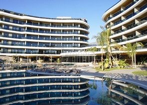 Трехкомнатная квартира на первой береговой линии