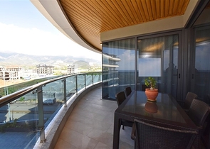 Трехкомнатная квартира на первой береговой линии