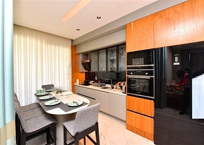 Трехкомнатная квартира на первой береговой линии