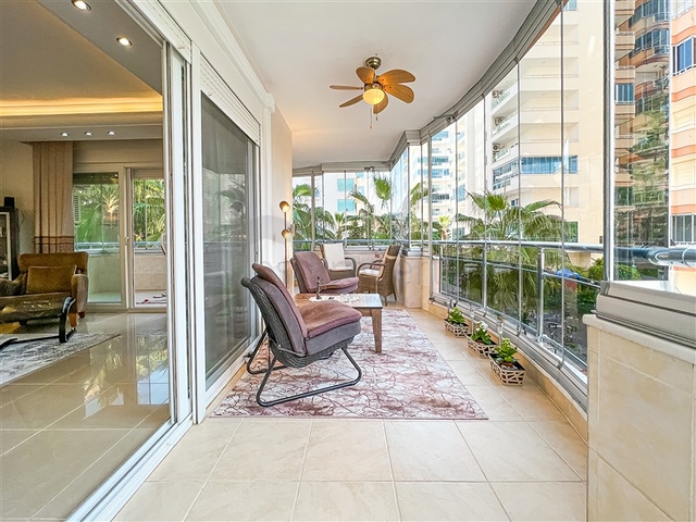 Квартира 2+1 на первой береговой линии в районе Махмутлар