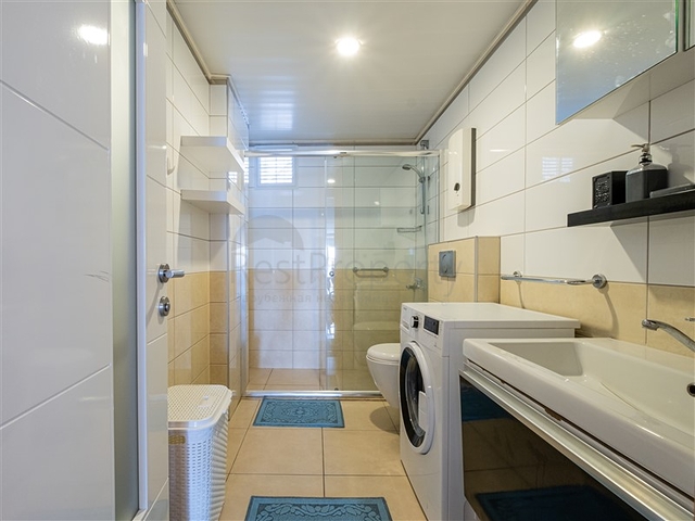 Трехкомнатная квартира с видом на горы и море