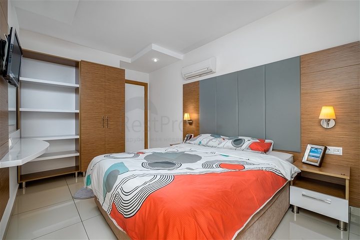 Трехкомнатная квартира с видом на горы и море