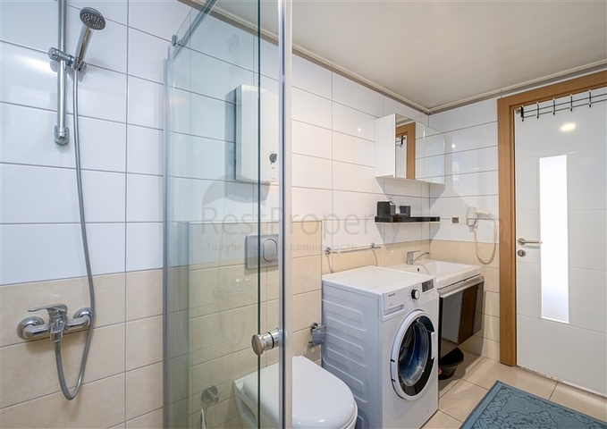 Трехкомнатная квартира с видом на горы и море