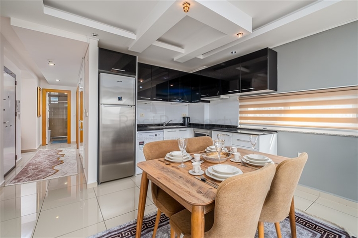 Трехкомнатная квартира с видом на горы и море