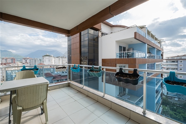 Трехкомнатная квартира с видом на горы и море