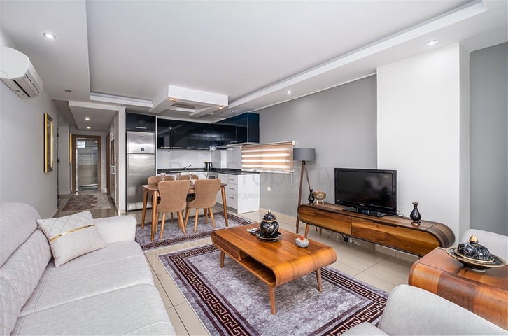 Трехкомнатная квартира с видом на горы и море