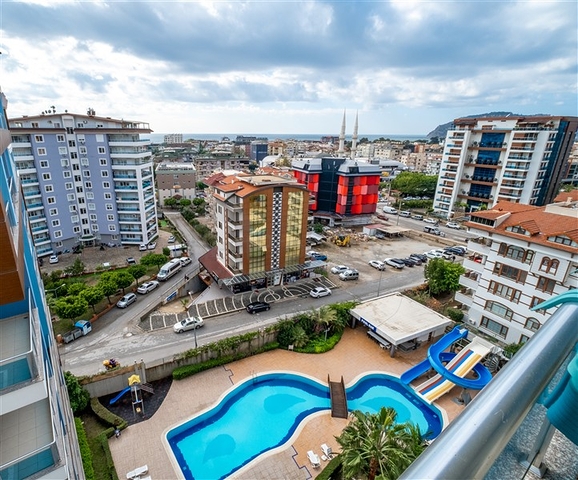 Трехкомнатная квартира с видом на горы и море