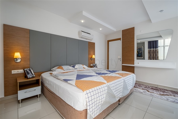 Трехкомнатная квартира с видом на горы и море