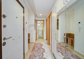 Трехкомнатная квартира с видом на горы и море