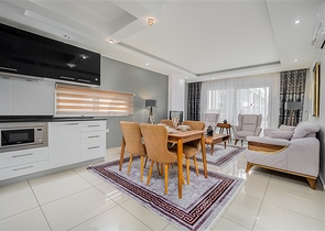 Трехкомнатная квартира с видом на горы и море