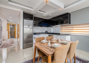 Трехкомнатная квартира с видом на горы и море