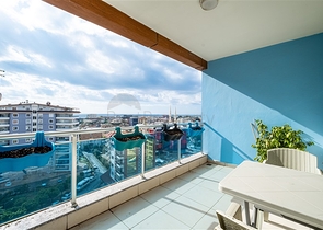 Трехкомнатная квартира с видом на горы и море