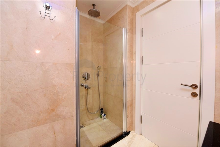 Меблированная вилла с панорамным видом в самом центре Алании