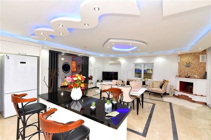 Меблированная вилла с панорамным видом в самом центре Алании