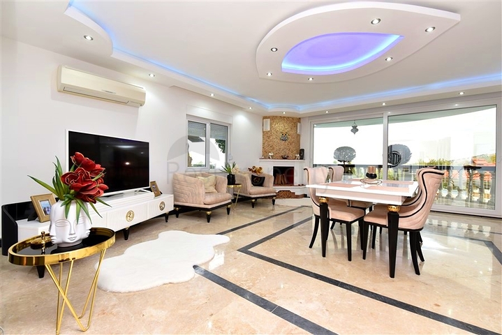 Меблированная вилла с панорамным видом в самом центре Алании