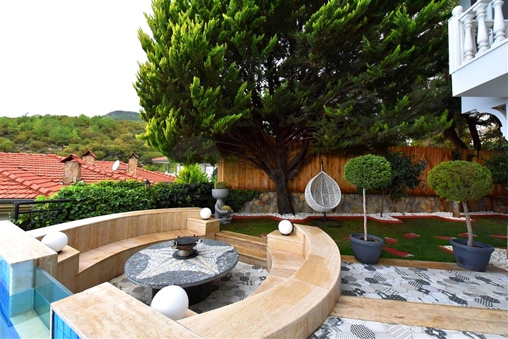 Меблированная вилла с панорамным видом в самом центре Алании