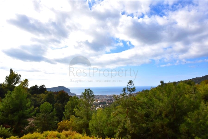 Меблированная вилла с панорамным видом в самом центре Алании