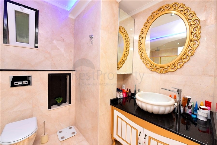 Меблированная вилла с панорамным видом в самом центре Алании