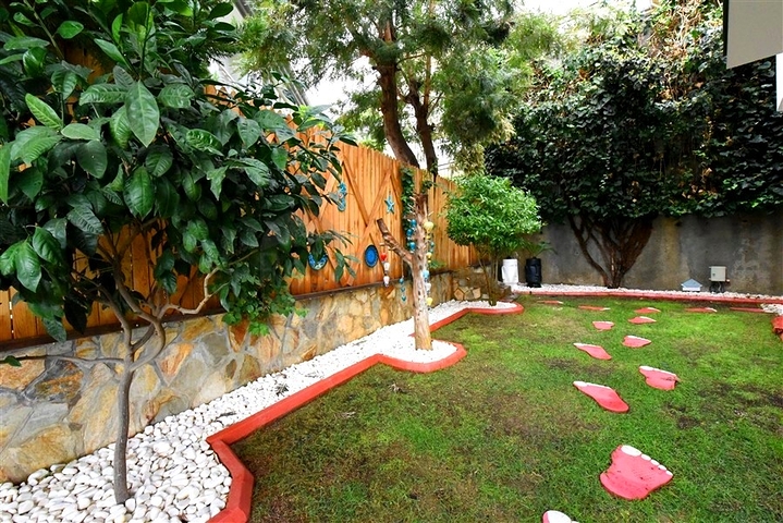 Меблированная вилла с панорамным видом в самом центре Алании