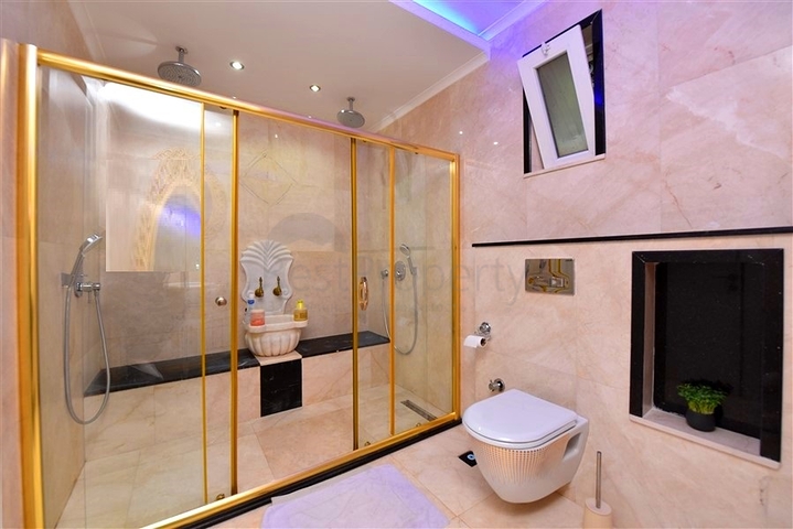 Меблированная вилла с панорамным видом в самом центре Алании