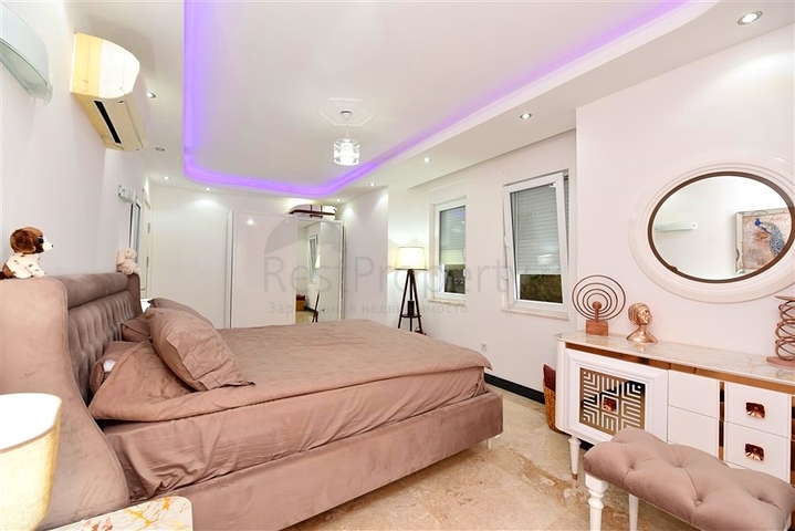 Меблированная вилла с панорамным видом в самом центре Алании