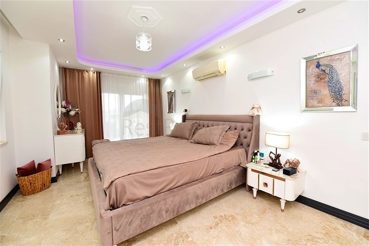 Меблированная вилла с панорамным видом в самом центре Алании