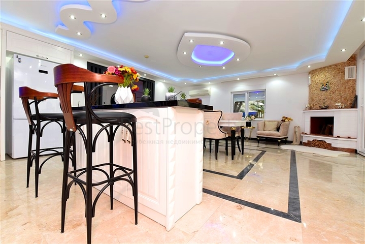 Меблированная вилла с панорамным видом в самом центре Алании