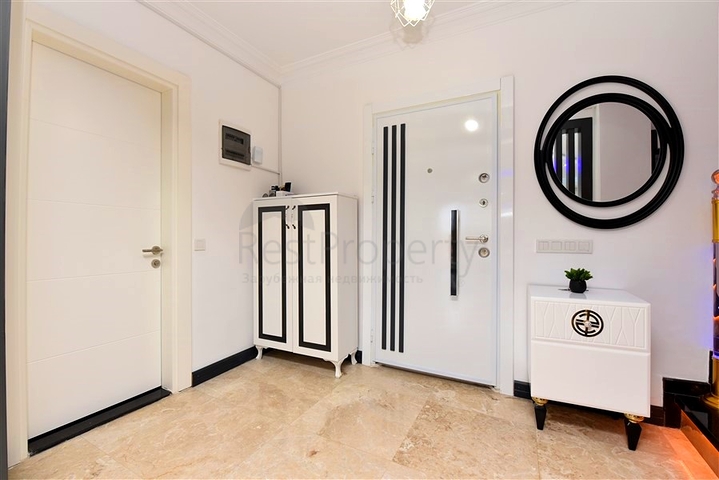 Меблированная вилла с панорамным видом в самом центре Алании