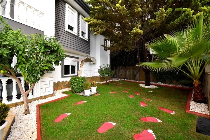 Меблированная вилла с панорамным видом в самом центре Алании