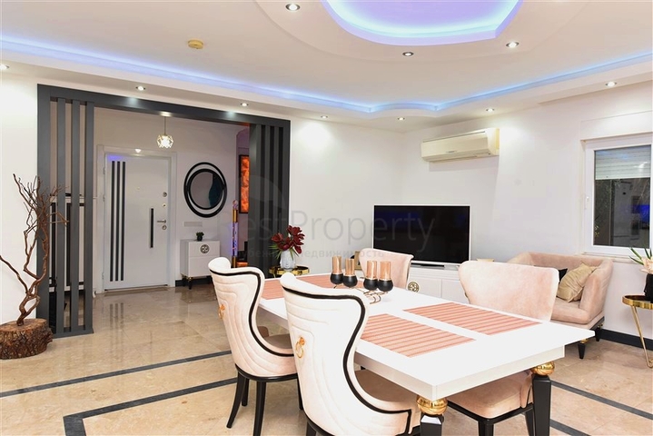 Меблированная вилла с панорамным видом в самом центре Алании