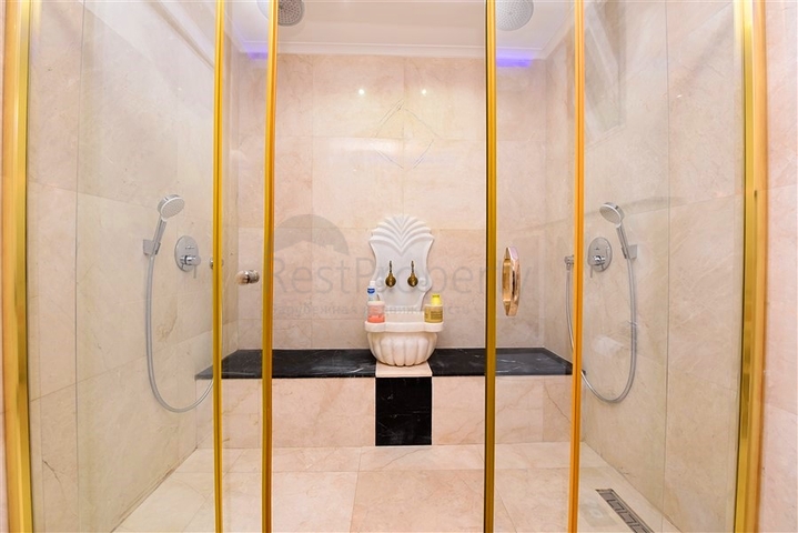 Меблированная вилла с панорамным видом в самом центре Алании