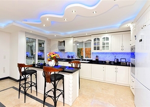 Меблированная вилла с панорамным видом в самом центре Алании