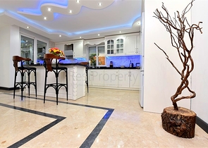 Меблированная вилла с панорамным видом в самом центре Алании