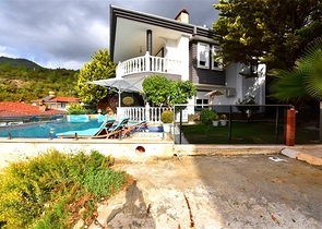 Меблированная вилла с панорамным видом в самом центре Алании