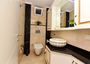 Меблированная вилла с панорамным видом в самом центре Алании