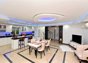 Меблированная вилла с панорамным видом в самом центре Алании