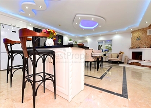 Меблированная вилла с панорамным видом в самом центре Алании