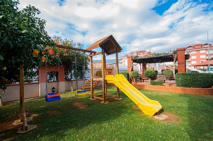 Меблированный пентхаус 4+1 в районе Оба