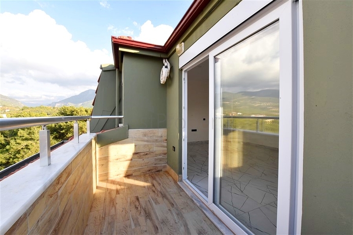 Трехкомнатный пентхаус в районе Оба