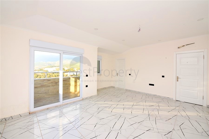 Трехкомнатный пентхаус в районе Оба