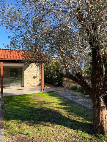 Частная вилла в окружении природы в районе Торба