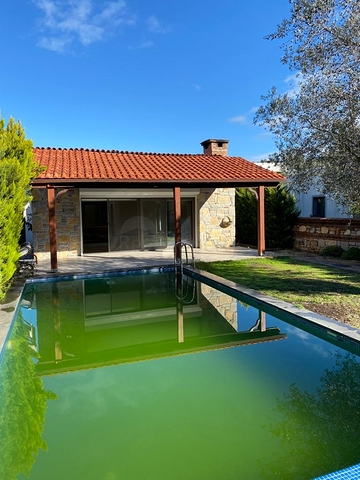 Частная вилла в окружении природы в районе Торба