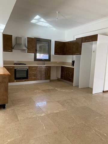 Частная вилла в окружении природы в районе Торба