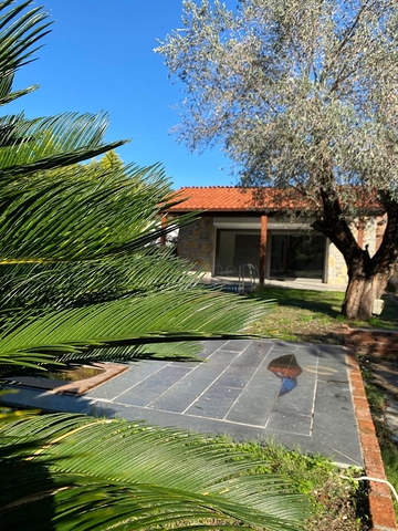 Частная вилла в окружении природы в районе Торба