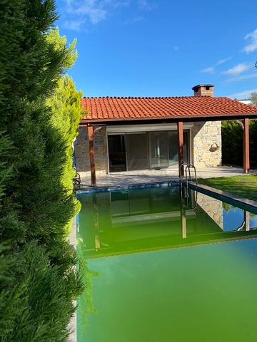 Частная вилла в окружении природы в районе Торба