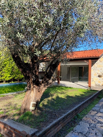 Частная вилла в окружении природы в районе Торба