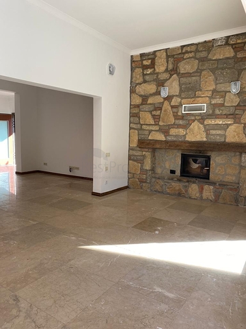 Частная вилла в окружении природы в районе Торба