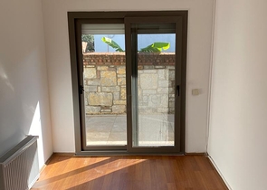 Частная вилла в окружении природы в районе Торба