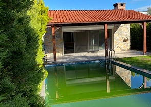 Частная вилла в окружении природы в районе Торба