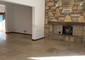 Частная вилла в окружении природы в районе Торба